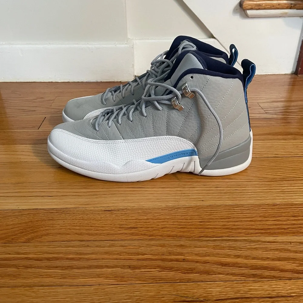 Air Jordan 12 Retro. - Picture 2 of 8